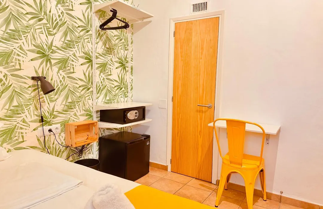 Nanit Rooms Ibiza Hostal-1